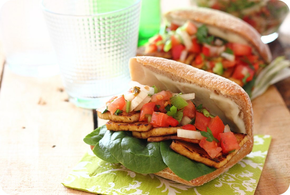 Recetas de platos veganos inspirados en la comida rápida